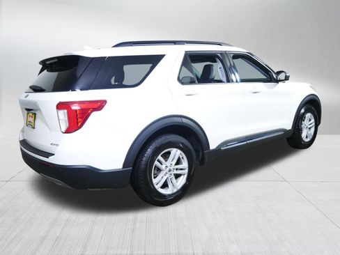 Used 2023 Ford Explorer XLT AWD/4WD image 7
