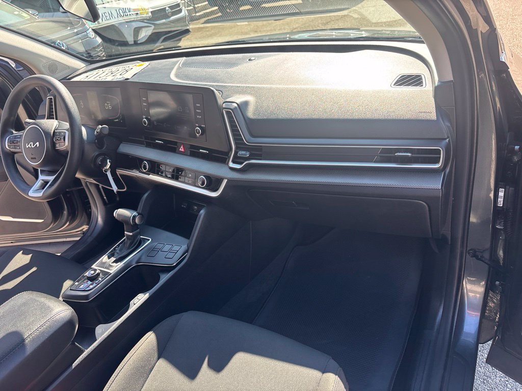 Used 2023 Kia Sportage LX FWD image 32