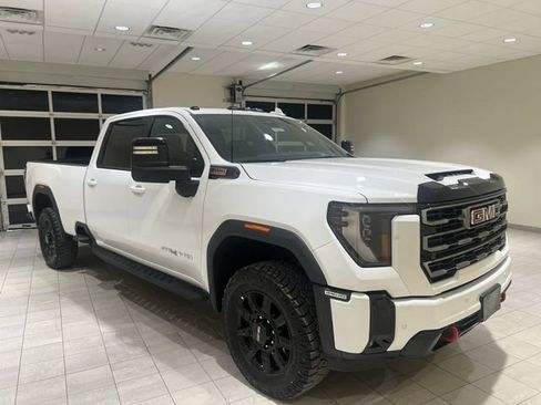Certified 2025 GMC Sierra 3500 AT4 w/ AT4 Premium Plus Package AWD/4WD image 7