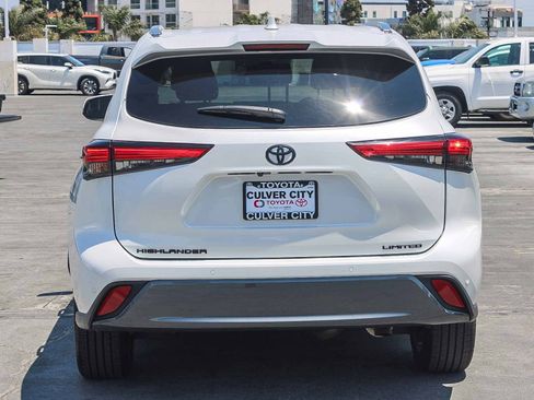 Used 2023 Toyota Highlander Limited FWD image 9