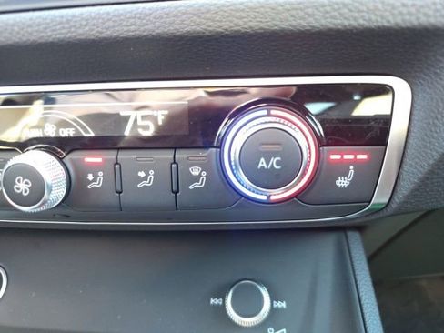 Used 2022 Audi Q3 2.0T Premium image 29