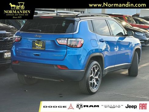 Used 2025 Jeep Compass Limited AWD/4WD image 4