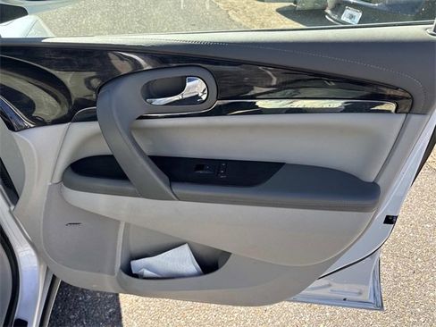 Used 2016 Buick Enclave Leather w/ Trailering Package image 18