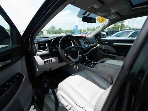 Used 2016 Toyota Highlander XLE AWD/4WD image 8