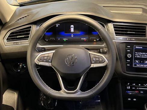 Certified 2023 Volkswagen Tiguan SE FWD image 19