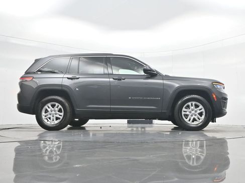 Used 2024 Jeep Grand Cherokee Laredo RWD image 30