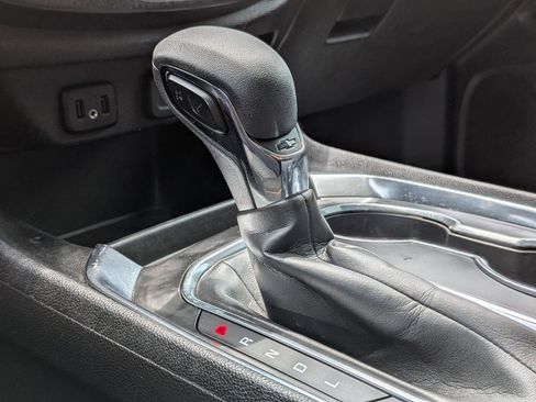 Used 2021 Chevrolet Traverse LS FWD image 13
