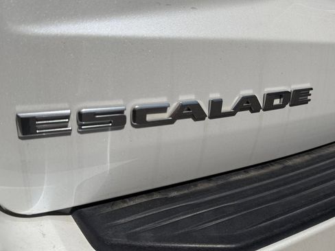Used 2024 Cadillac Escalade Premium Luxury AWD/4WD image 35