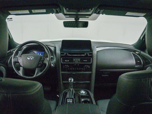 Used 2024 INFINITI QX80 Sensory image 10
