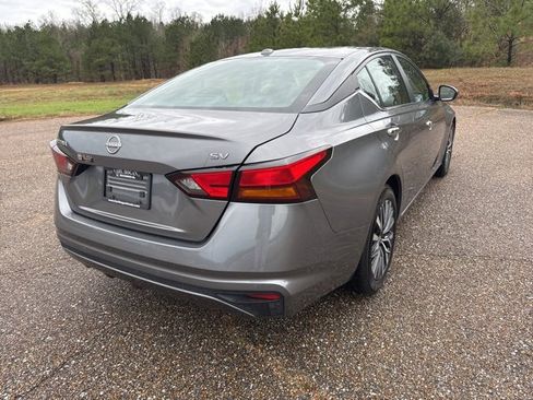 Used 2024 Nissan Altima 2.5 SV image 3