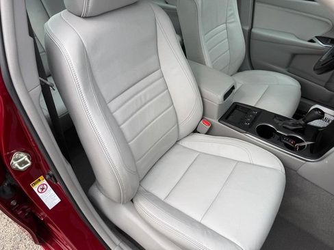 Used 2016 Toyota Camry XLE w/ Moonroof Package FWD image 11