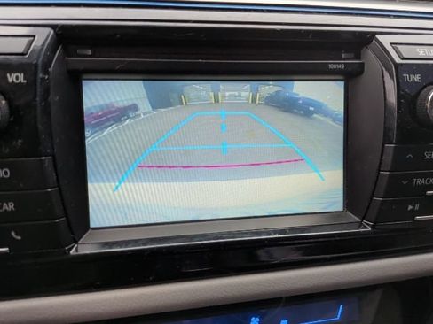 Used 2015 Toyota Corolla LE FWD image 9