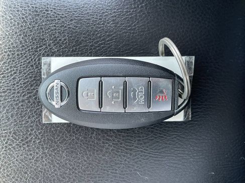 Used 2017 Nissan Sentra SR w/ SR Midnight Edition FWD image 40