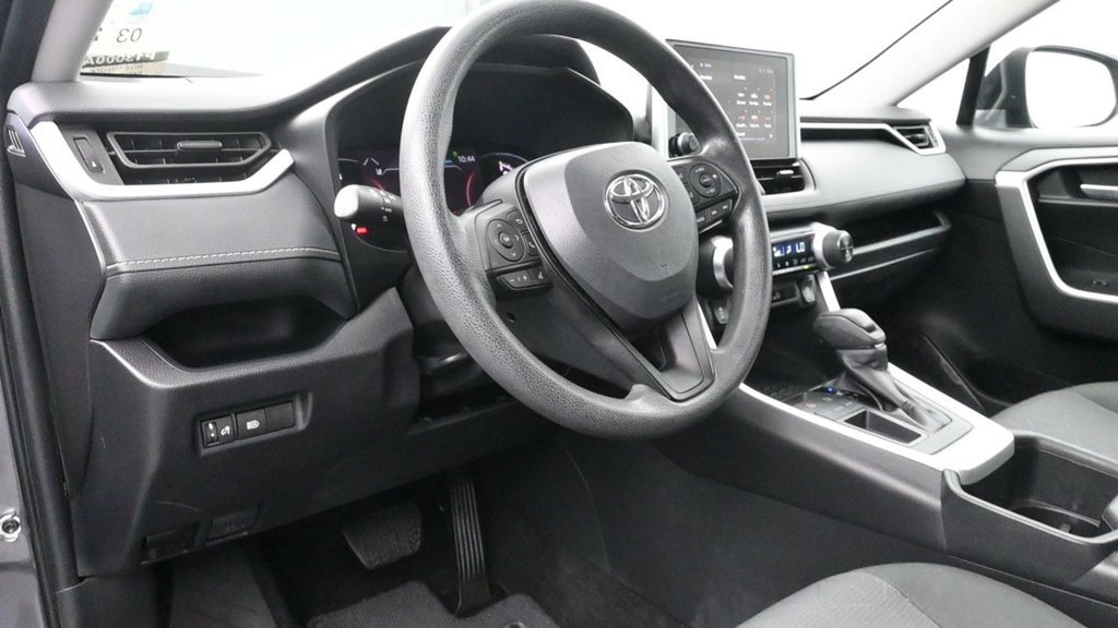 Used 2024 Toyota RAV4 XLE FWD image 11