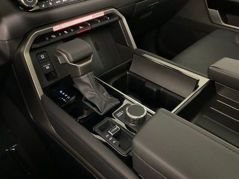 Used 2025 Toyota Sequoia Platinum image 19