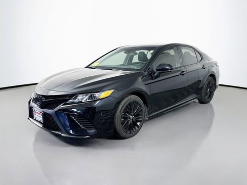 Certified 2019 Toyota Camry SE FWD image 2