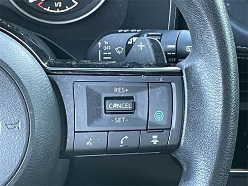 Used 2023 Nissan Rogue SV image 14