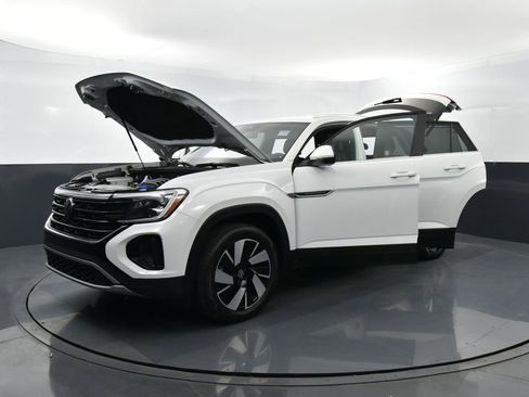 Used 2024 Volkswagen Atlas Cross Sport SE FWD image 48
