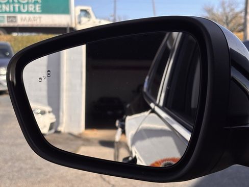 Used 2020 Ford Escape Titanium image 17