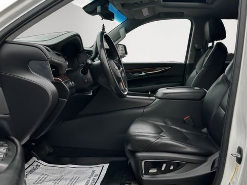 Used 2019 Cadillac Escalade Luxury image 12