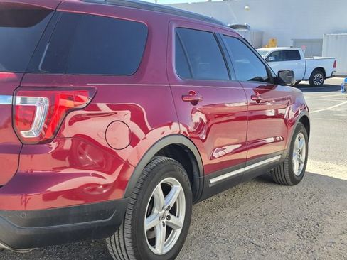 Used 2019 Ford Explorer XLT image 8