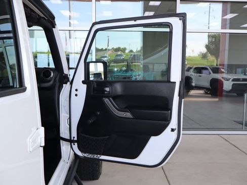 Used 2018 Jeep Wrangler Unlimited Sport w/ Connectivity Group AWD/4WD image 37
