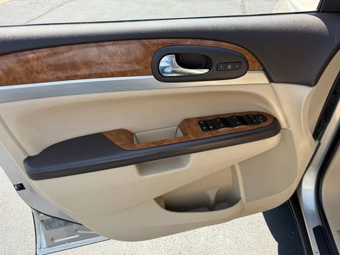 Used 2011 Buick Enclave CXL image 12