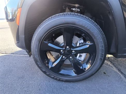 New 2025 Jeep Grand Cherokee L Laredo image 10