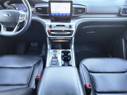 Used 2022 Ford Explorer XLT w/ Equipment Group 202A image 14