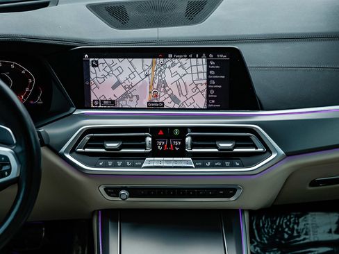 Used 2020 BMW X5 M50i w/ Executive Package image 11