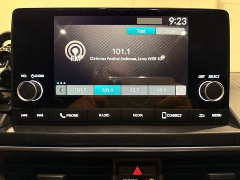 Used 2025 Honda Pilot Sport image 20