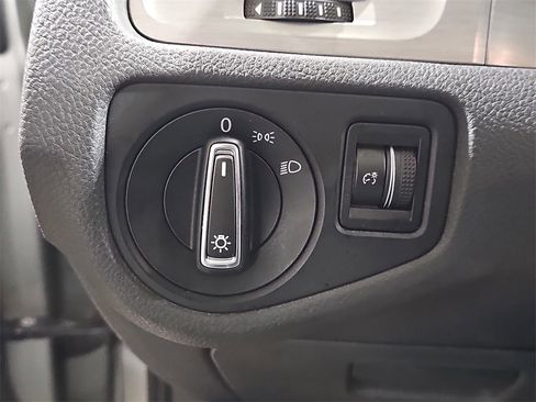 Used 2015 Volkswagen Golf S image 26