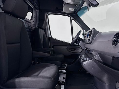 Used 2023 Mercedes-Benz Sprinter 2500 image 6