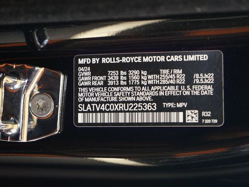 Used 2024 Rolls-Royce Cullinan AWD/4WD image 40