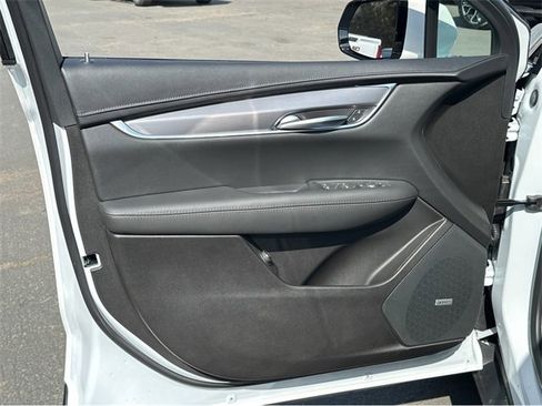 New 2025 Cadillac XT5 Luxury image 14