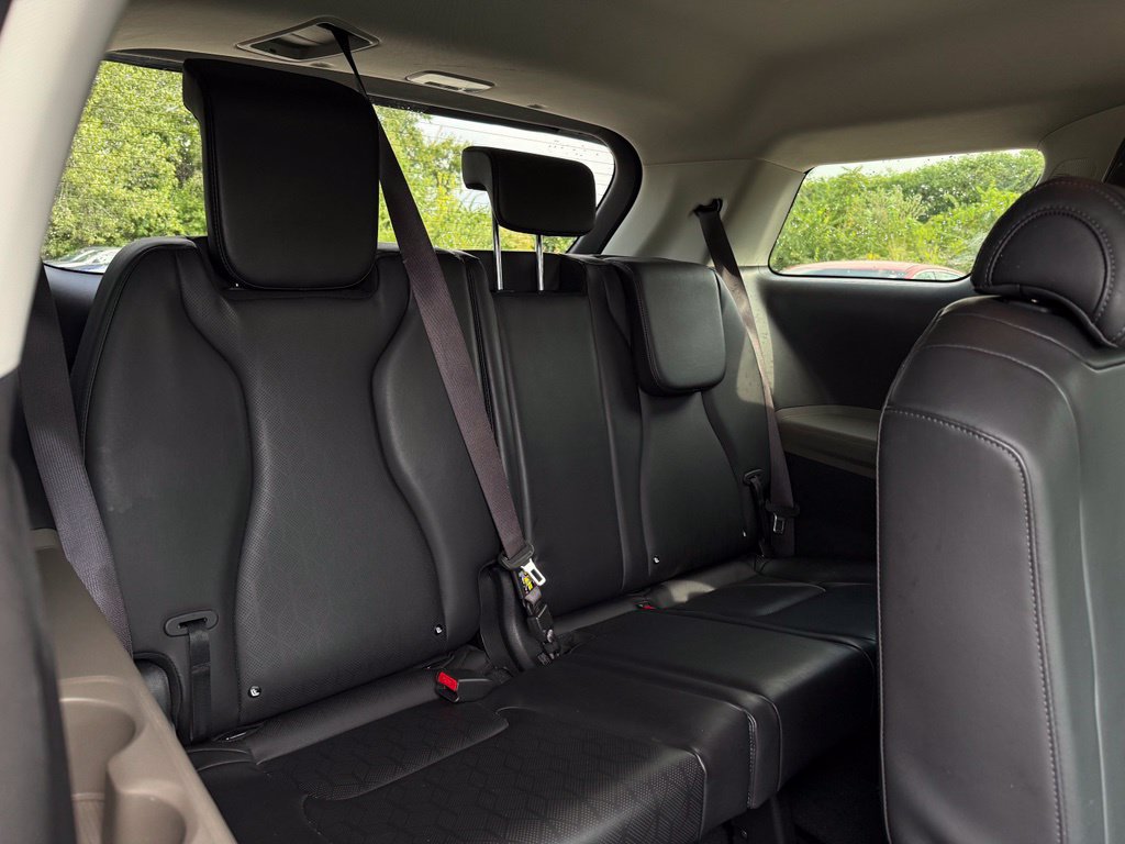 Used 2025 Kia Carnival FWD image 19