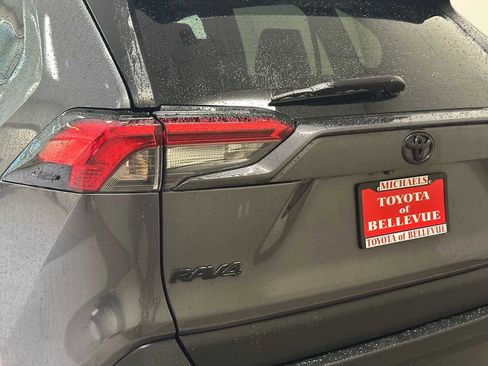 Certified 2022 Toyota RAV4 XLE Premium AWD/4WD image 7