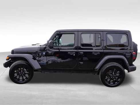 Certified 2025 Jeep Wrangler Unlimited Sahara w/ Safety Group image 9