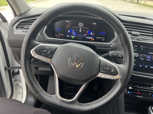 Certified 2023 Volkswagen Tiguan SE image 17