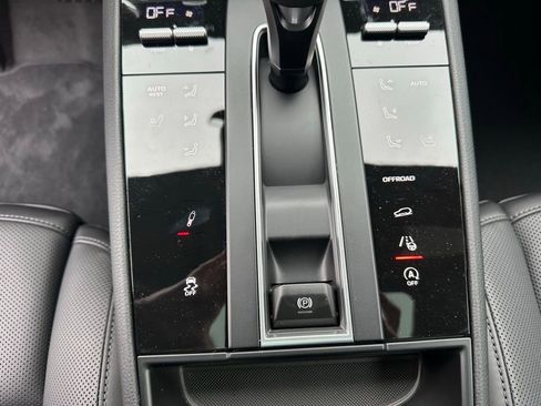 Used 2026 Porsche Macan Turbo image 27