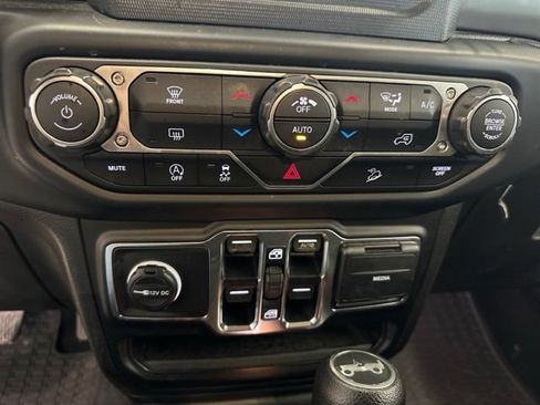 Used 2019 Jeep Wrangler Unlimited Sport S AWD/4WD image 29