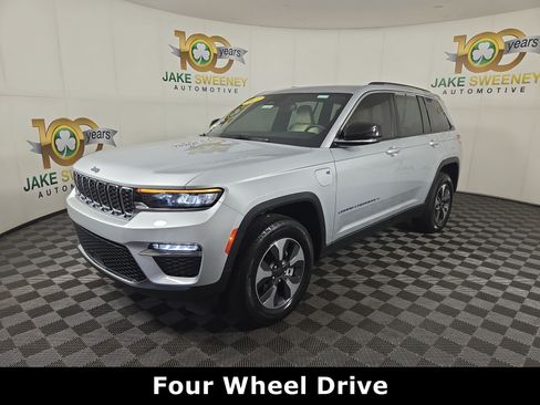 Used 2023 Jeep Grand Cherokee 4WD 4xe image 3