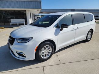 Used 2025 Chrysler Pacifica Select FWD video 1
