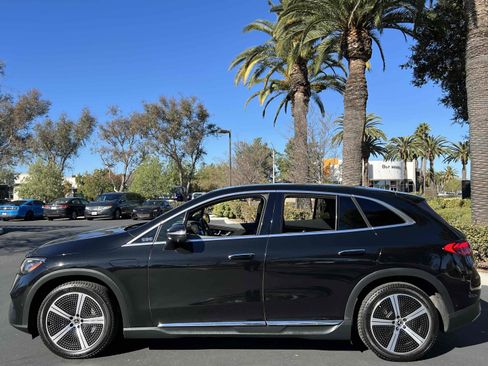 Used 2023 Mercedes-Benz EQE 350+ 4MATIC SUV w/ Exclusive Trim Package image 19