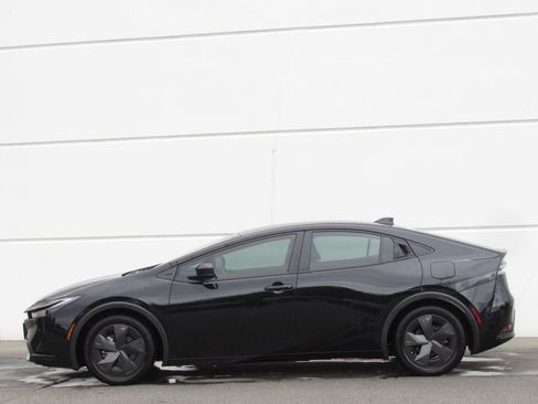 Used 2023 Toyota Prius Prime FWD image 4