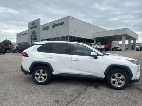 Used 2020 Toyota RAV4 XLE FWD image 13
