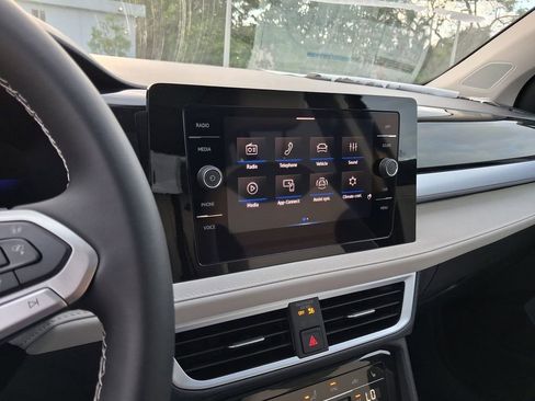New 2026 Volkswagen Taos SE FWD image 9