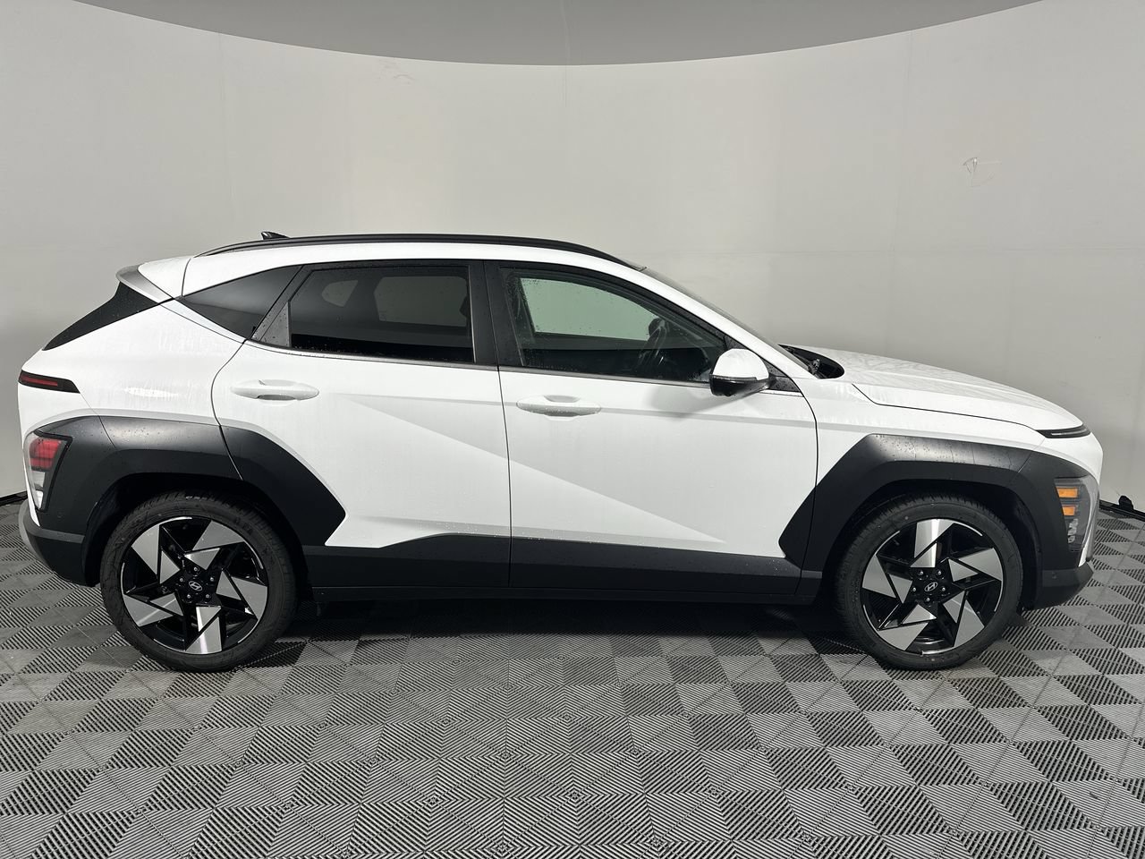 Used 2024 Hyundai Kona Limited FWD image 18