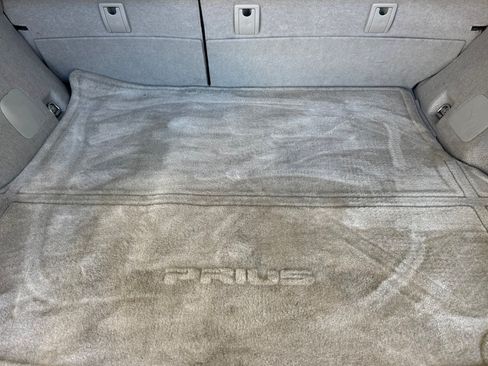 Used 2015 Toyota Prius Five FWD image 18