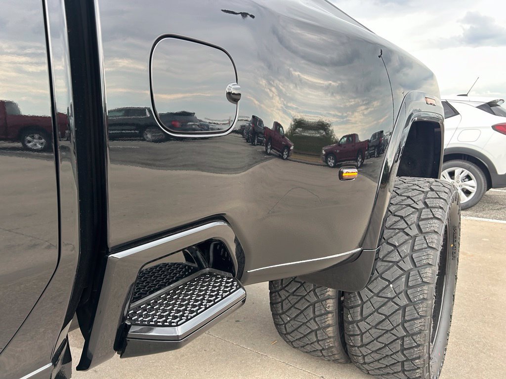 New 2026 GMC Sierra 3500 Denali Ultimate w/ LPO, Black Badging Package AWD/4WD image 14